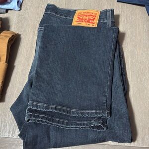 EUC Mens Levi Dark Denim 559 36x30